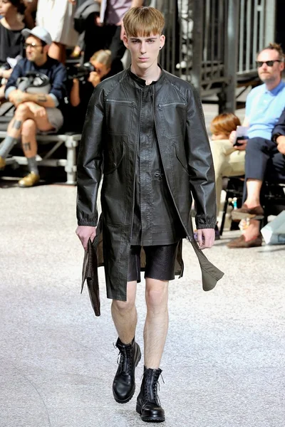 Look 14